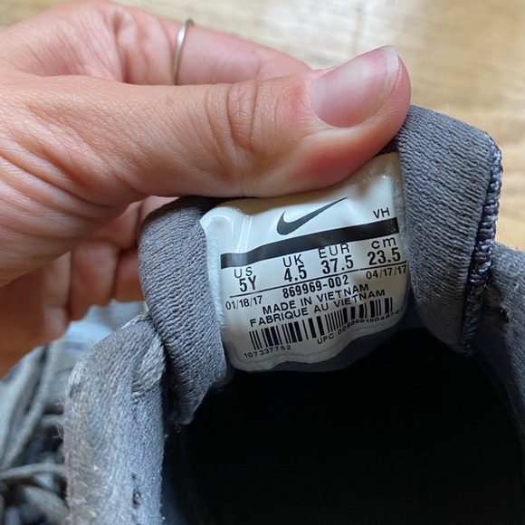 Used Nikes - Picture 4 of 4